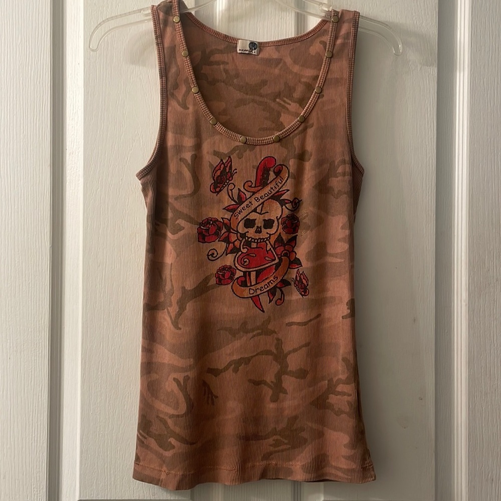 Sleeveless Sweet Beautiful Dreams skull and mauve and brown camo grommet tank L
